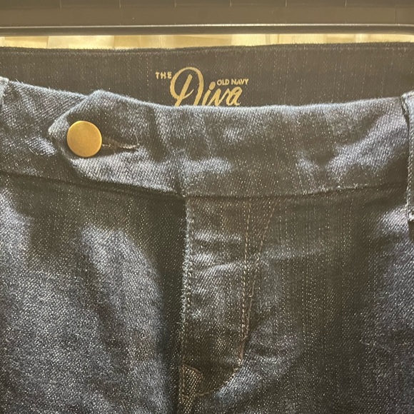 OLD NAVY The Diva Women’s Denim Jean Shorts. Sz 14. - Picture 2 of 5